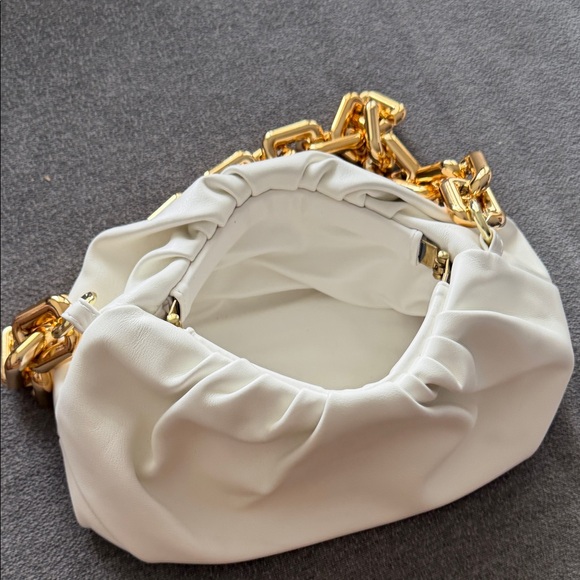 Elegant Off White Bag with Gold Chain - Picture 2 of 3